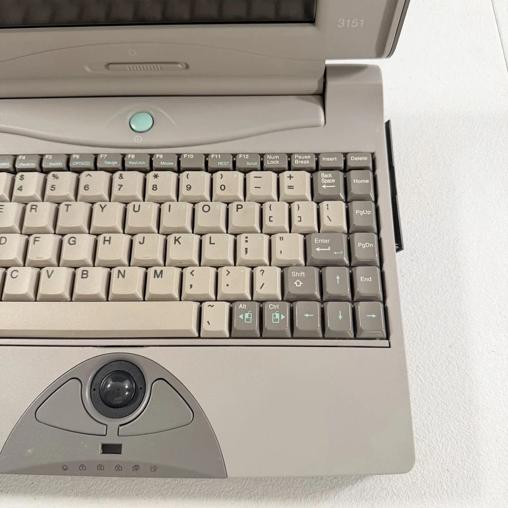 Vintage Retro AT&T Safari 3151 Laptop Computer POWERS ON NO BOOT DEVICE READ